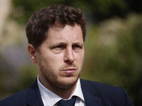 Julien Bayou, emporté par la vague #Metoo, baisse pavilllon