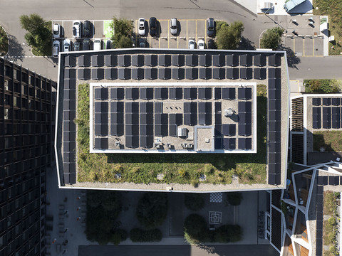Le Parlement s'accorde sur une offensive solaire