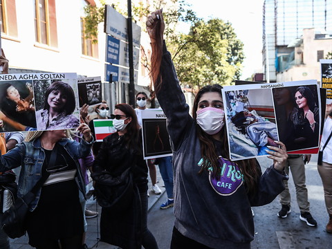 Nouvelles manifestations nocturnes en Iran malgré la répression meurtrière