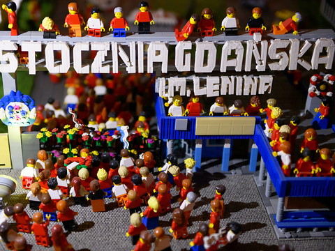 Lego confirme le succès de la brique en plastique au 1er semestre
