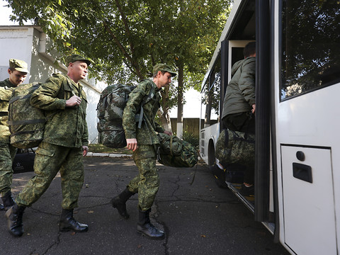 La Russie ne délivrera plus de passeports aux hommes mobilisés
