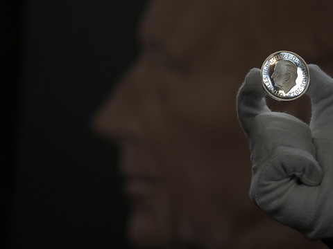 Le portrait du roi pour les futures pièces britanniques dévoilé