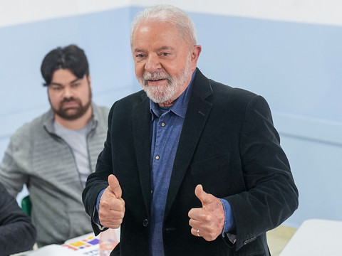 Le vote terminé, le Brésil attend le résultat du duel