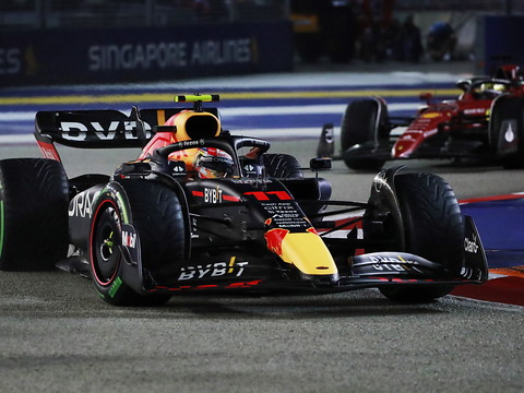 Pérez s'impose à Singapour, Verstappen seulement 7e