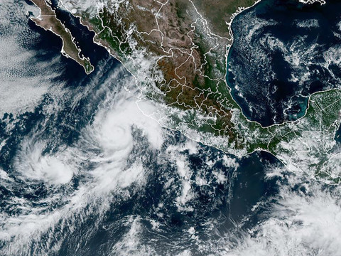 L'ouragan Orlene s'affaiblit en approchant des côtes du Mexique