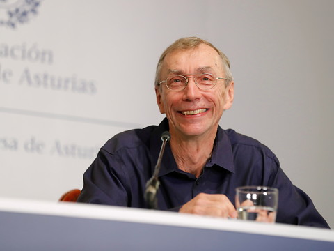 La médecine au paléogénéticien suédois Svante Pääbo