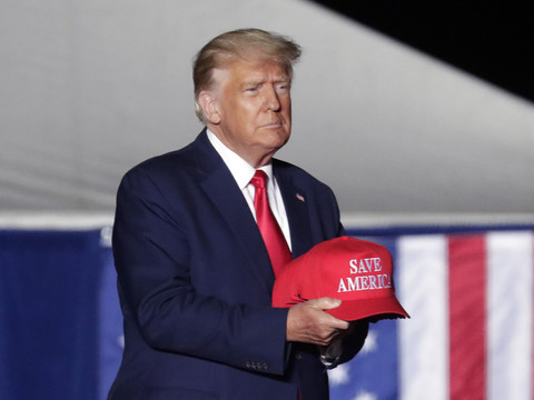 Trump porte plainte contre CNN et réclame 475 millions de dollars