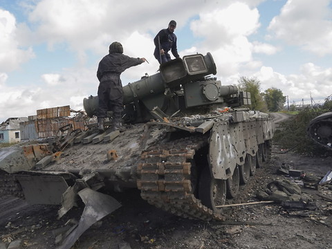 L'armée ukrainienne avance, Moscou veut regagner le terrain perdu