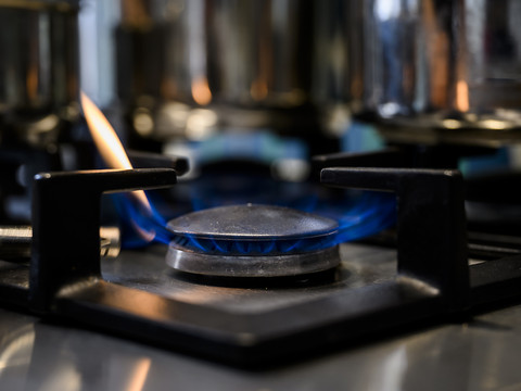 Le prix du gaz se détend grâce aux stocks et aux livraisons