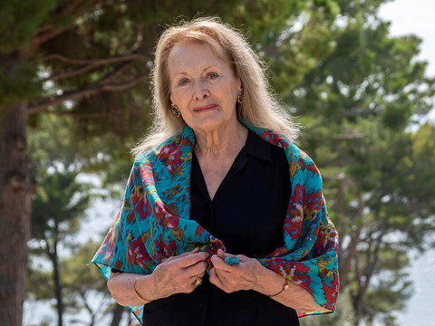 Annie Ernaux reçoit le prix Nobel de littérature