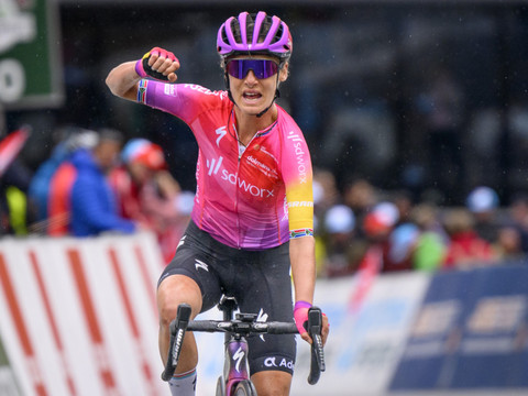Moolman-Pasio surprend van Vleuten dans l'étape reine
