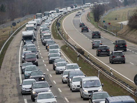 Une dizaine de km de bouchons à l'entrée Sud du Gothard