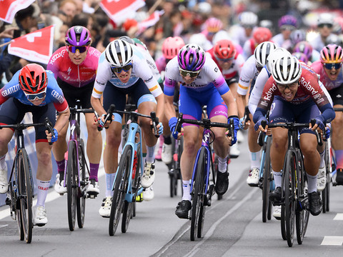 Ashleigh Moolman première vainqueure, Lach gagne à Genève