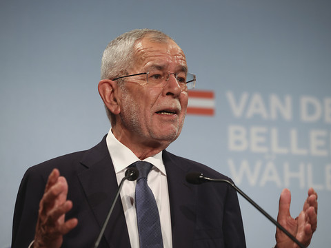 En Autriche, le président écologiste sortant réélu