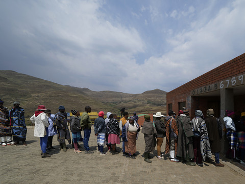 Lesotho: candidat millionnaire en tête, mais sans majorité absolue