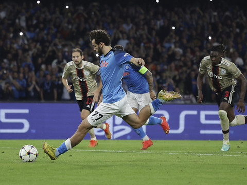 Ligue des champions: Naples, le Bayern et Bruges iront en 8es