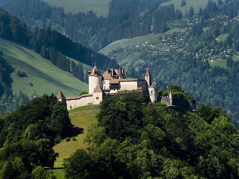 Le château de Gruyères réduit largement son illumination nocturne