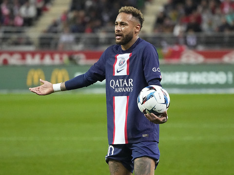 Neymar jugé à Barcelone à un mois du Mondial au Qatar
