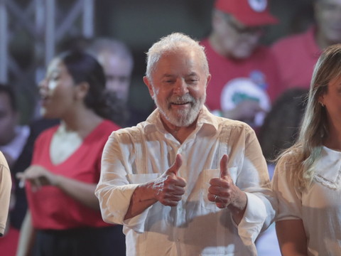 Lula gagnerait la présidentielle 53%-47% contre Bolsonaro (sondage)