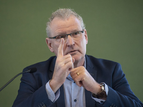 Le Zougois UDC Heinz Tännler veut succéder à Ueli Maurer
