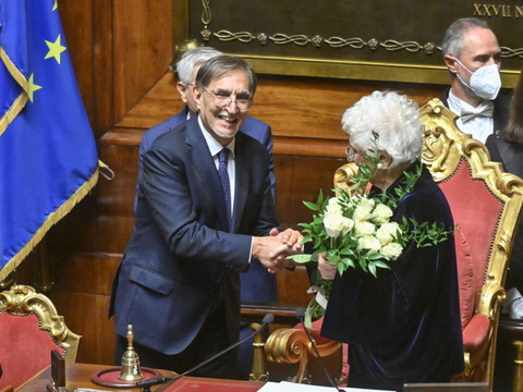 Le président élu du Sénat italien menacé par un groupe 