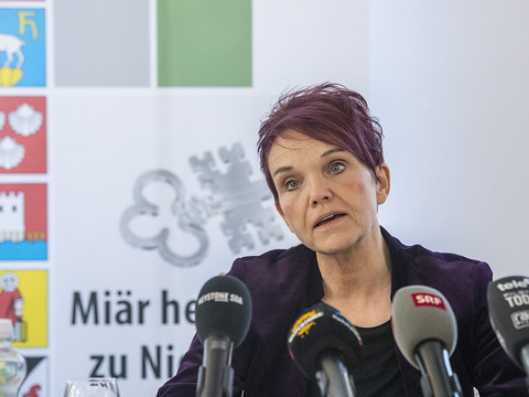 La Nidwaldienne Michèle Blöchliger se porte candidate à la succession d'Ueli Maurer
