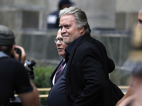 Six mois de prison requis contre Steve Bannon
