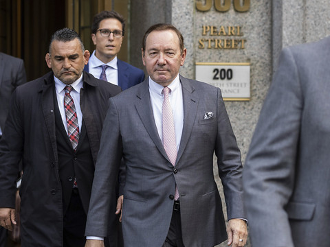 L'acteur Kevin Spacey nie les accusations d'agression sexuelle