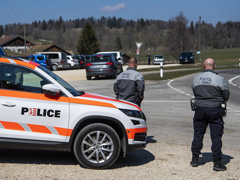 Prise d'otages à Bassecourt et au Locle: suspects arrêtés en France