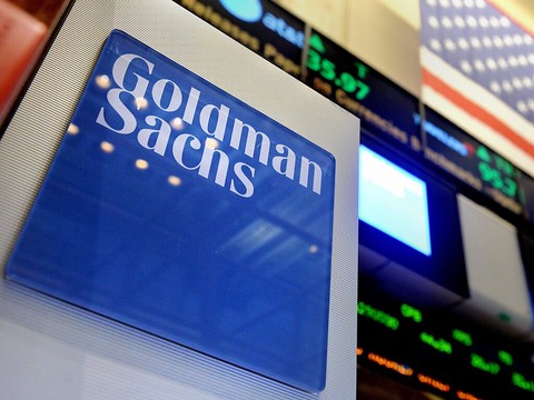 Goldman Sachs regroupe banquiers d'affaires et traders