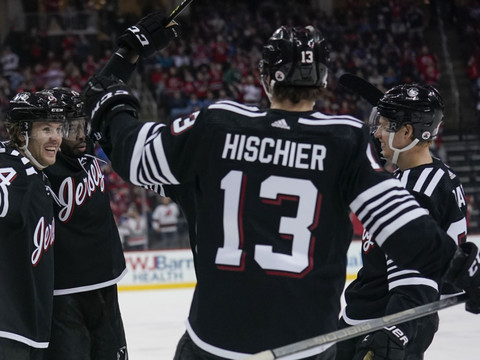 Hischier et les Devils débloquent leur compteur