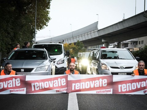 Des activistes pour le climat ont bloqué une autoroute à Zurich