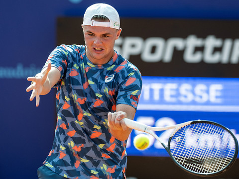 Stricker sorti en deux sets en 8e de finale