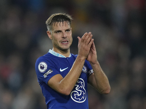 Chelsea freiné, Liverpool enchaîne