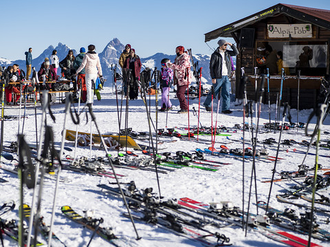L'hiver s'annonce prometteur grâce aux touristes suisses (KOF)