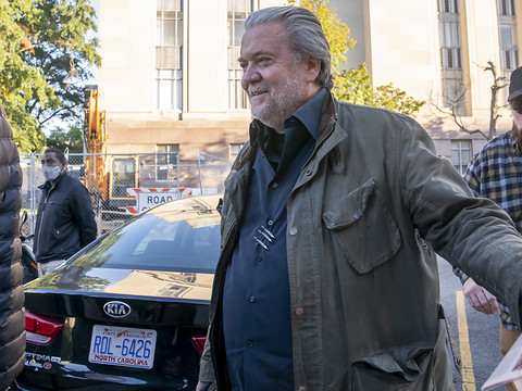 Steve Bannon, ex-conseiller de Trump, condamné à 4 mois de prison