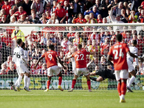 Premier League: Liverpool tombe de haut