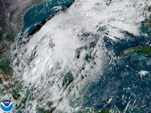 La côte ouest du Mexique se prépare à l'arrivée de l'ouragan Roslyn