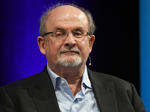 Salman Rushdie a perdu un oeil et l'usage d'une main