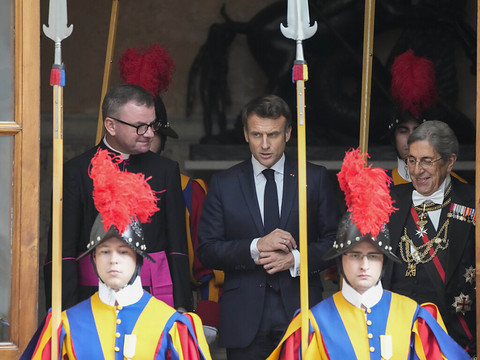 Macron rencontre le pape François pour la troisième fois au Vatican