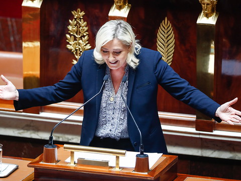 Elisabeth Borne échappe à deux motions de censure