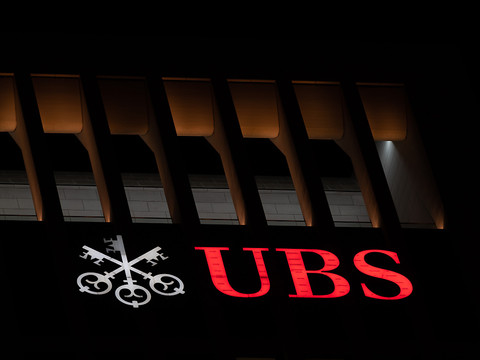UBS ralentit la cadence au troisième trimestre