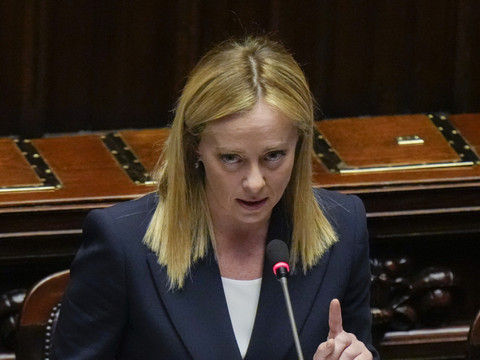 Meloni se distancie du fascisme et ancre Rome à l'UE et l'Otan