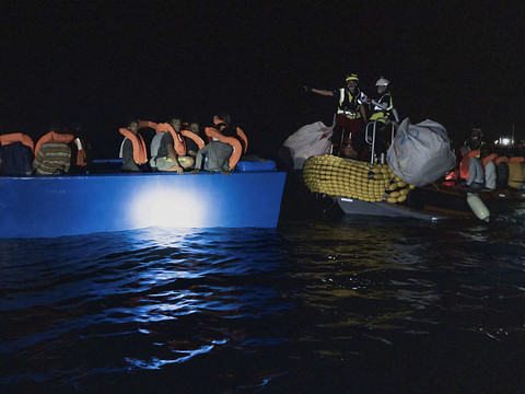 Plus de 1100 migrants secourus en mer, deux corps récupérés