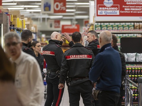 Un mort et quatre blessés dans une attaque au couteau près de Milan