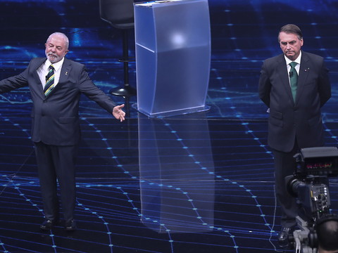 Bolsonaro reperd du terrain face à Lula (sondage)
