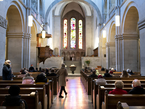 Jamais autant de fidèles n'ont quitté l'Eglise catholique
