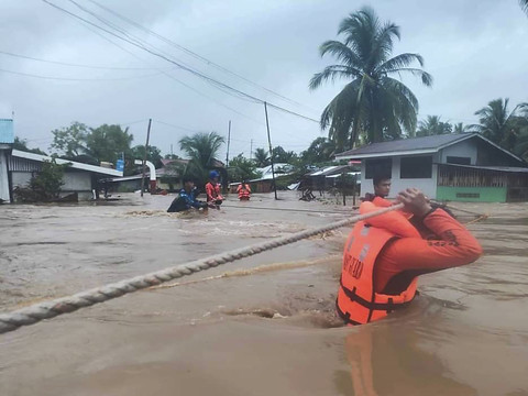 Tempête aux Philippines: Manille menacée, au moins 45 morts