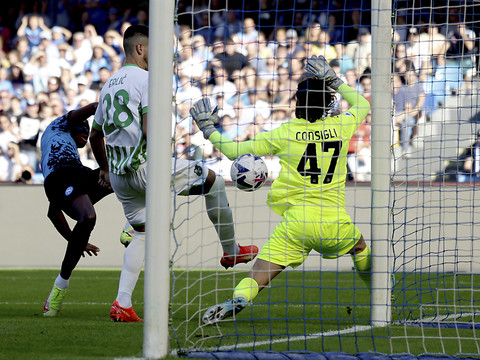 Le leader Naples déroule contre Sassuolo