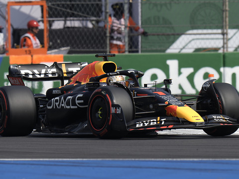 Max Verstappen prend la pole position au Mexique